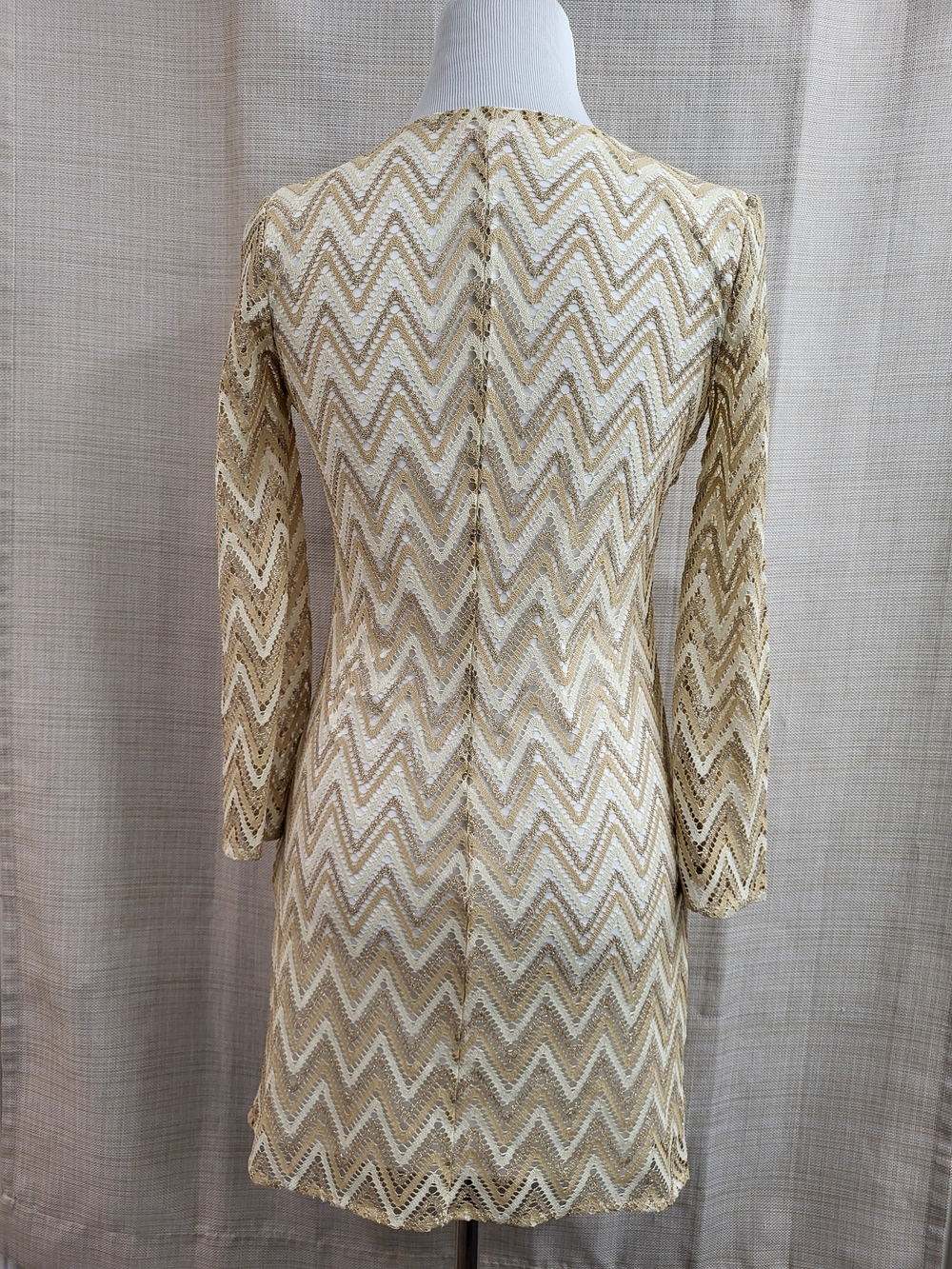 LILLY PULITZER Gold Neutral Crochet Knit Chevron Sheath Dress Metallic Size XS - Picture 4 of 12